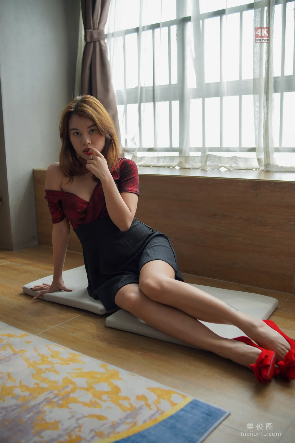 [麗櫃Ligui] 琪琪 《窗邊人》絲襪熟女寫真 10