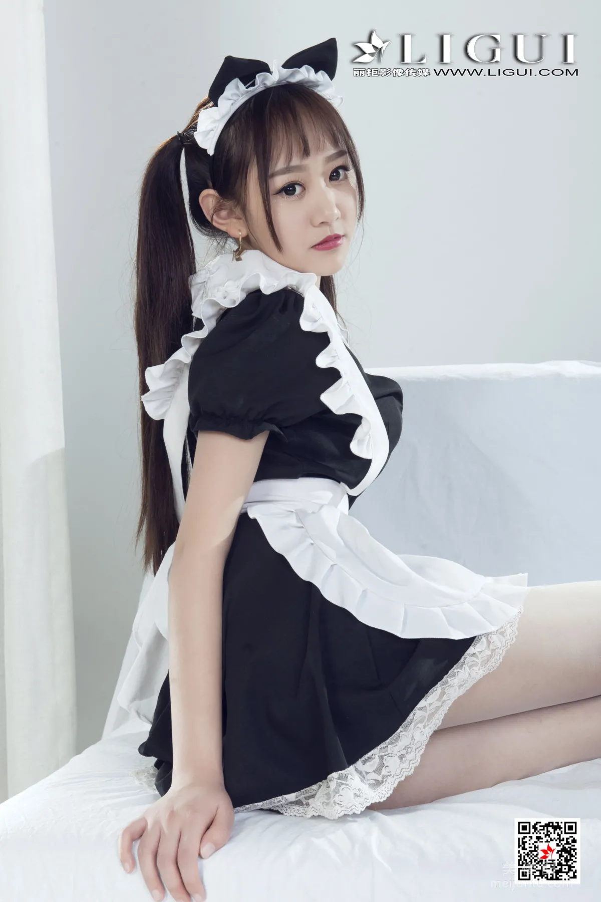 [麗櫃Ligui] 小熊 《00後白絲小傭》 絲襪寫真 18