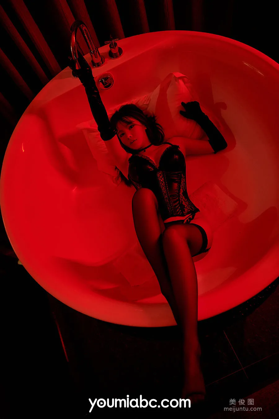 [尤蜜YouMiabc] 李多多 - 猩紅之夜 20