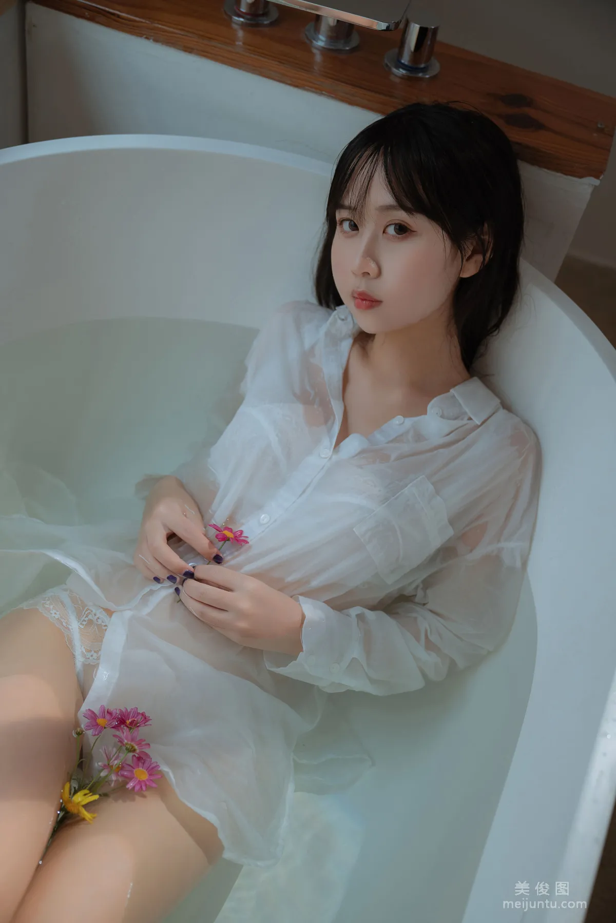 [COS福利] 萌芽兒o0 - 浴缸 36