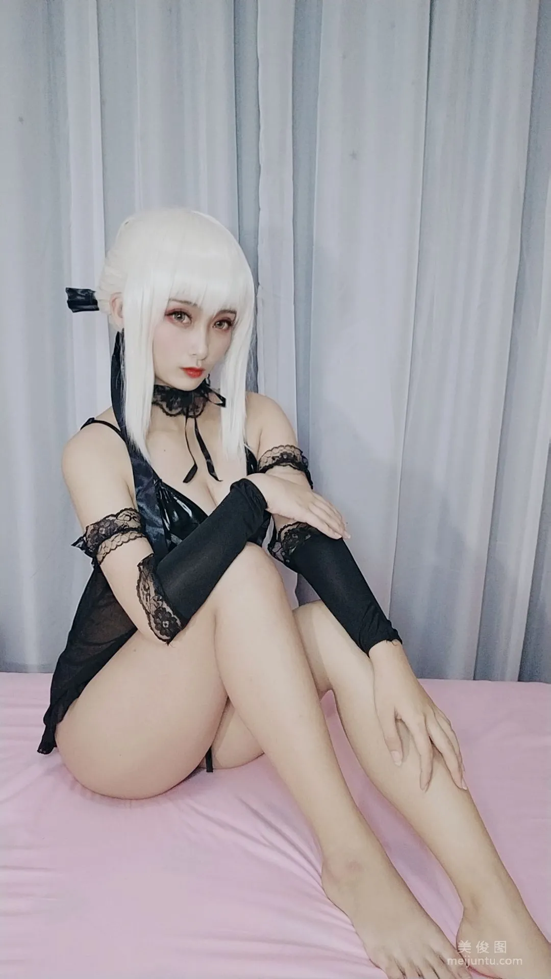 动漫博主洛璃LoLiSAMA - 黑呆睡衣王座 写真套图16