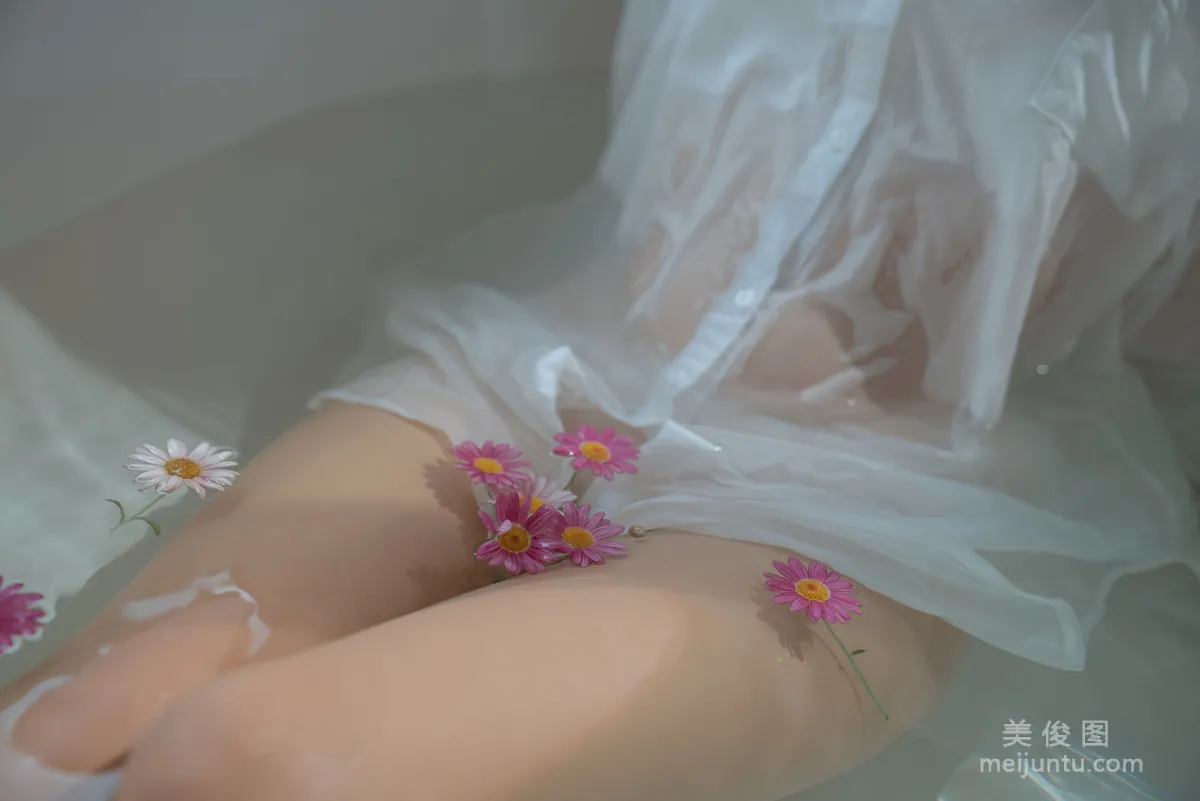 [COS福利] 萌芽兒o0 - 浴缸 21