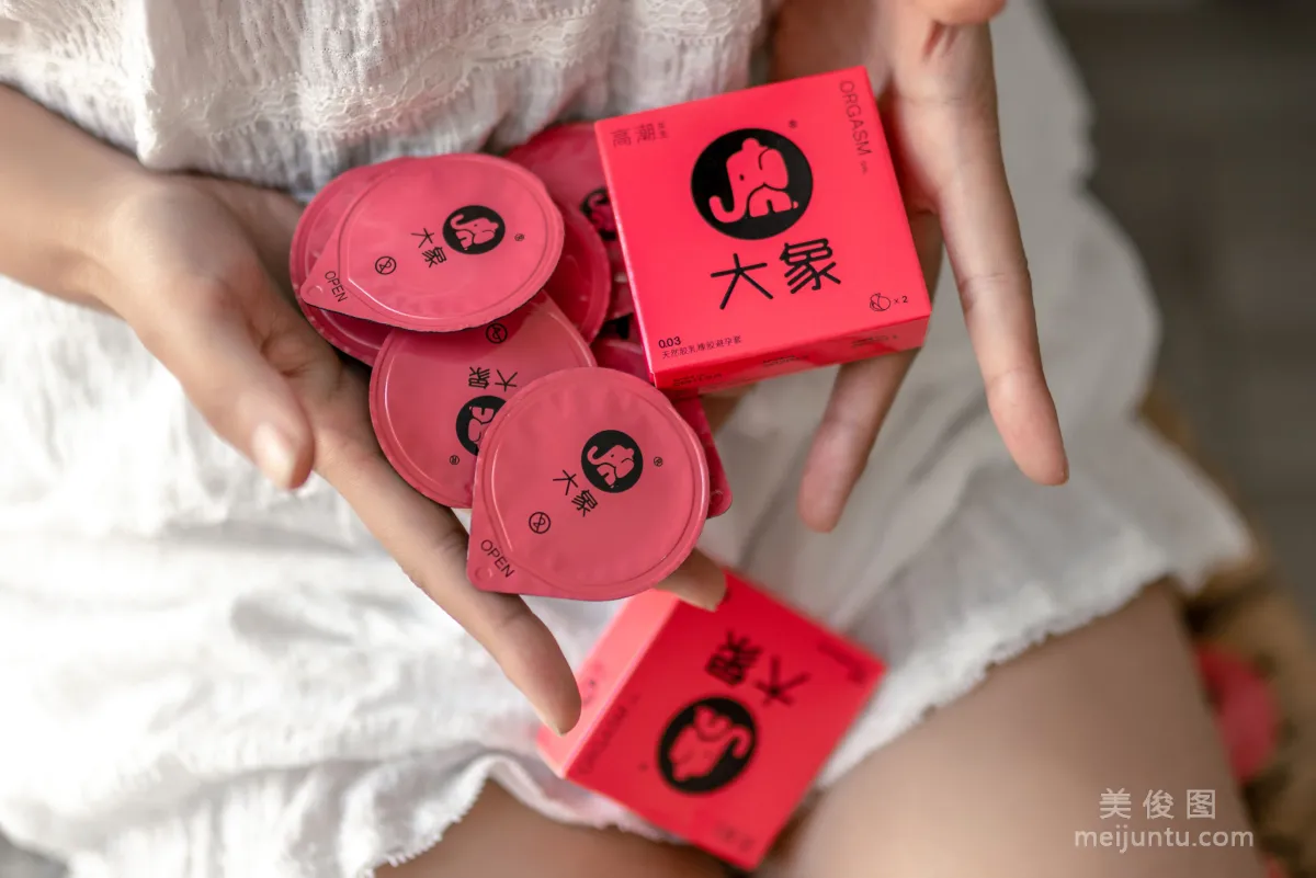 [COS福利] 蠢沫沫 - 大象 白睡衣24