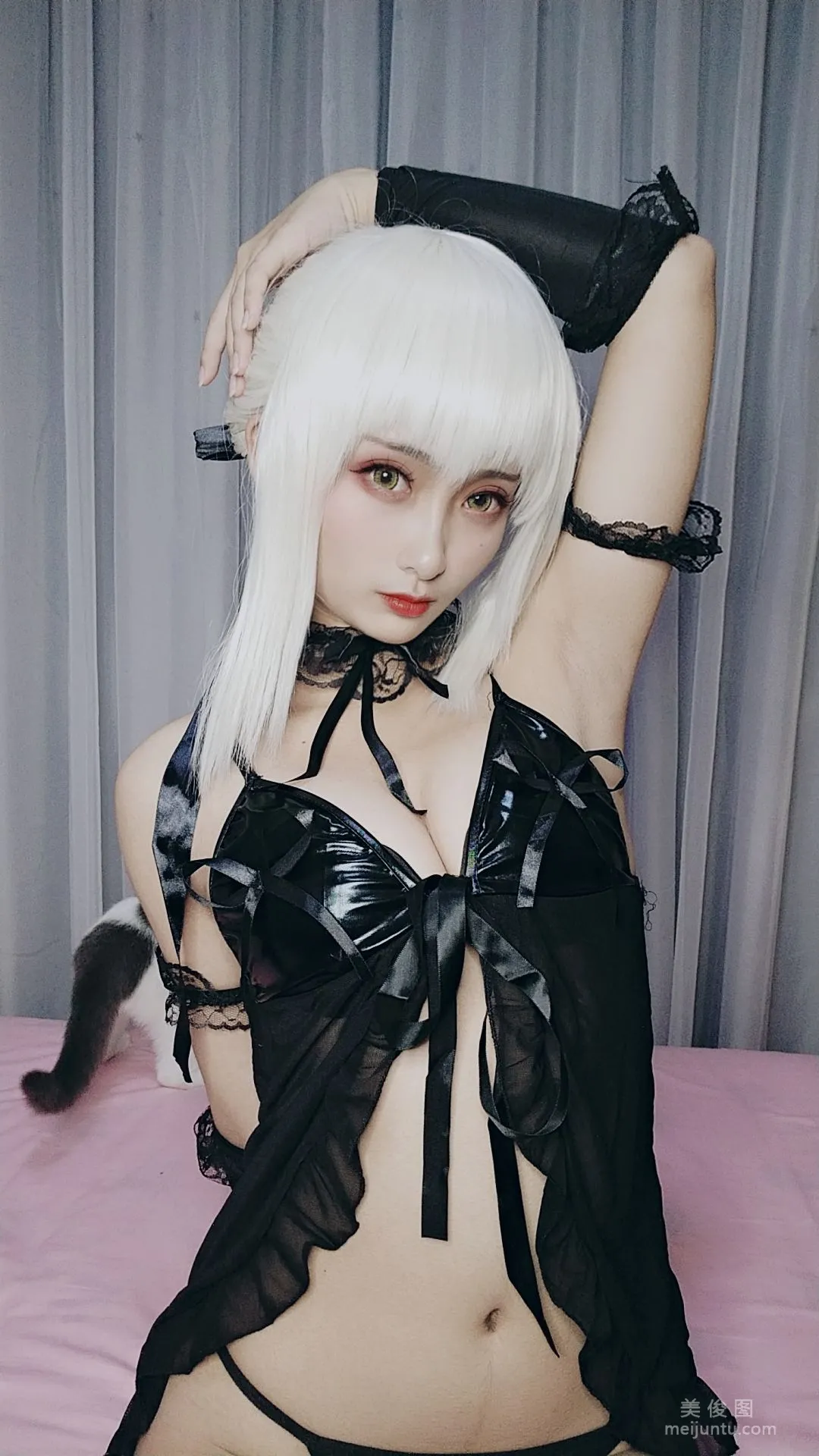 动漫博主洛璃LoLiSAMA - 黑呆睡衣王座 写真套图9