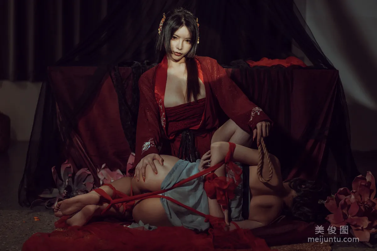 [COS福利] 秋和柯基(夏小秋秋秋) - 昏紅帳 寫真套圖 17