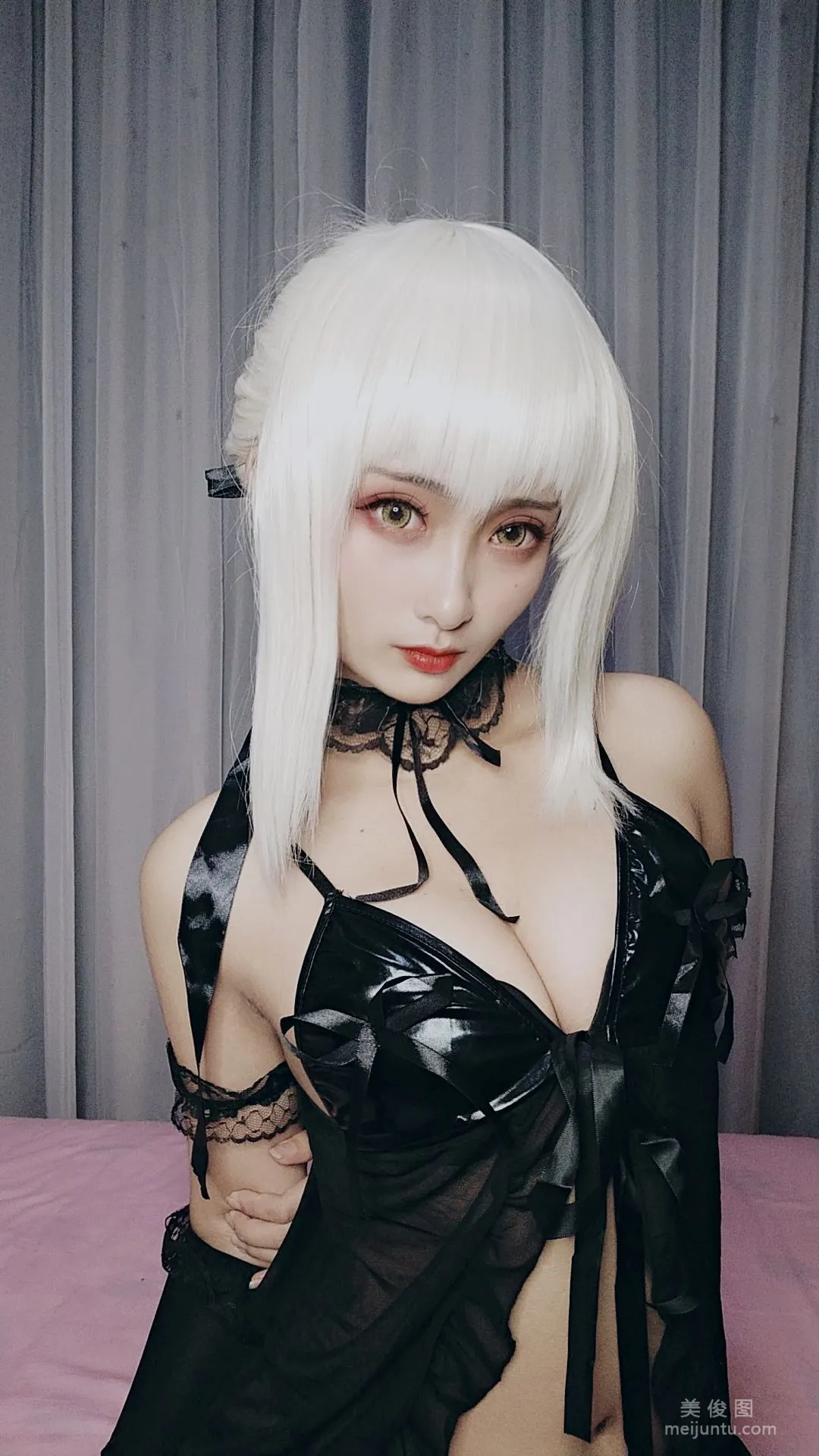 动漫博主洛璃LoLiSAMA - 黑呆睡衣王座 写真套图11