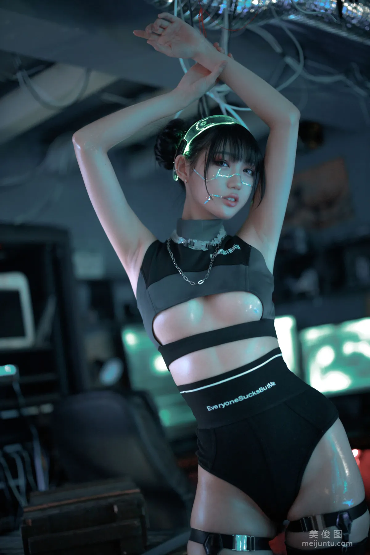 [COS福利] 周叽是可爱兔兔 - 仿生人形 写真套图1