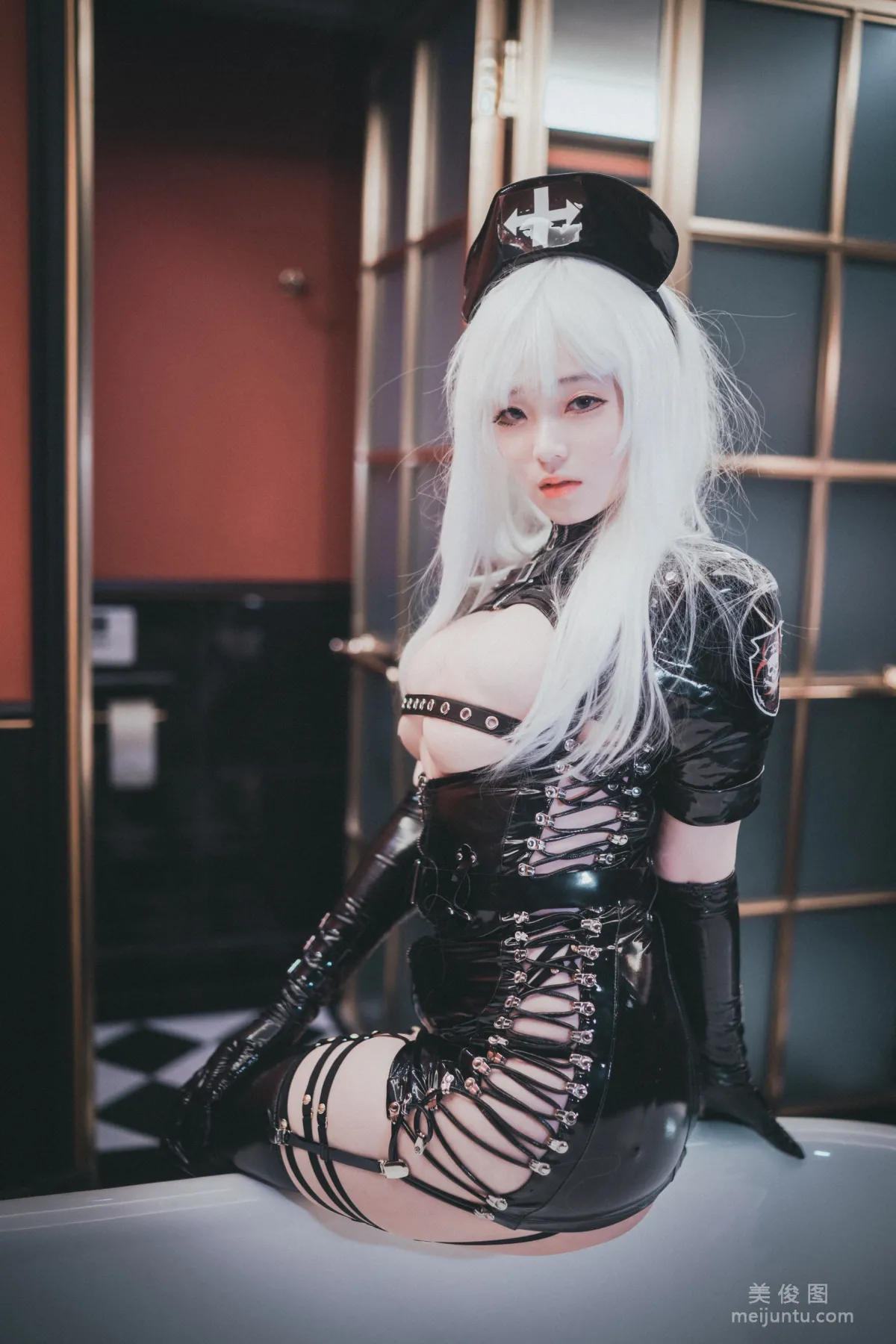 [COS福利] BamBi - Poisonous Nurse34