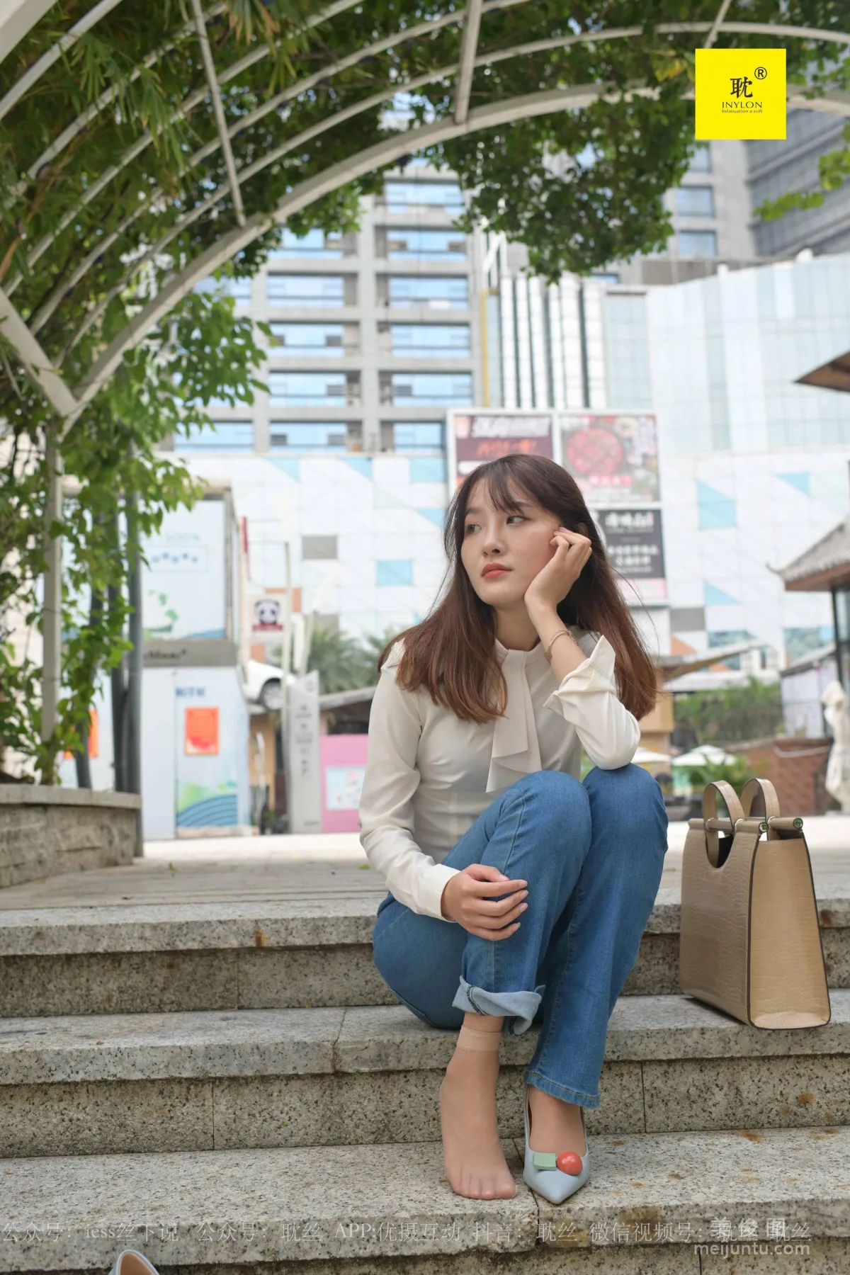 [IESS异思趣向]第N种幻想 婉萍的一天④ 丝袜美腿套图79