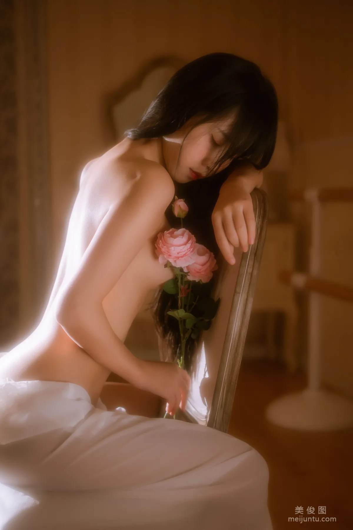 [COS福利] 萌芽兒o0 - 金色套裝 33