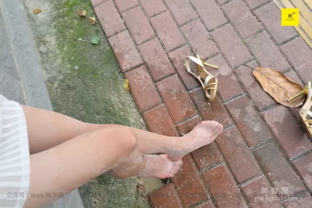 [IESS異思趣向]第N種幻想 孤單的周末② 小六 小裙子+魚嘴鞋+脫鞋玩水