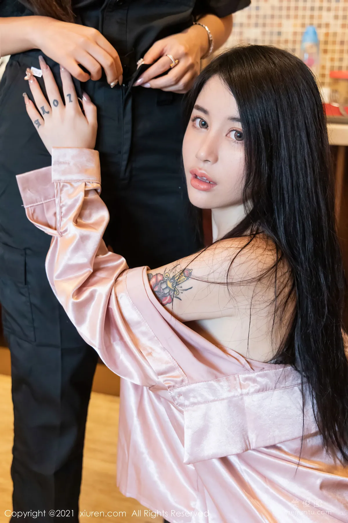 [秀人XiuRen] No.3796 美七Mia&amp;萌漢藥 - 主家水管修理系列 28