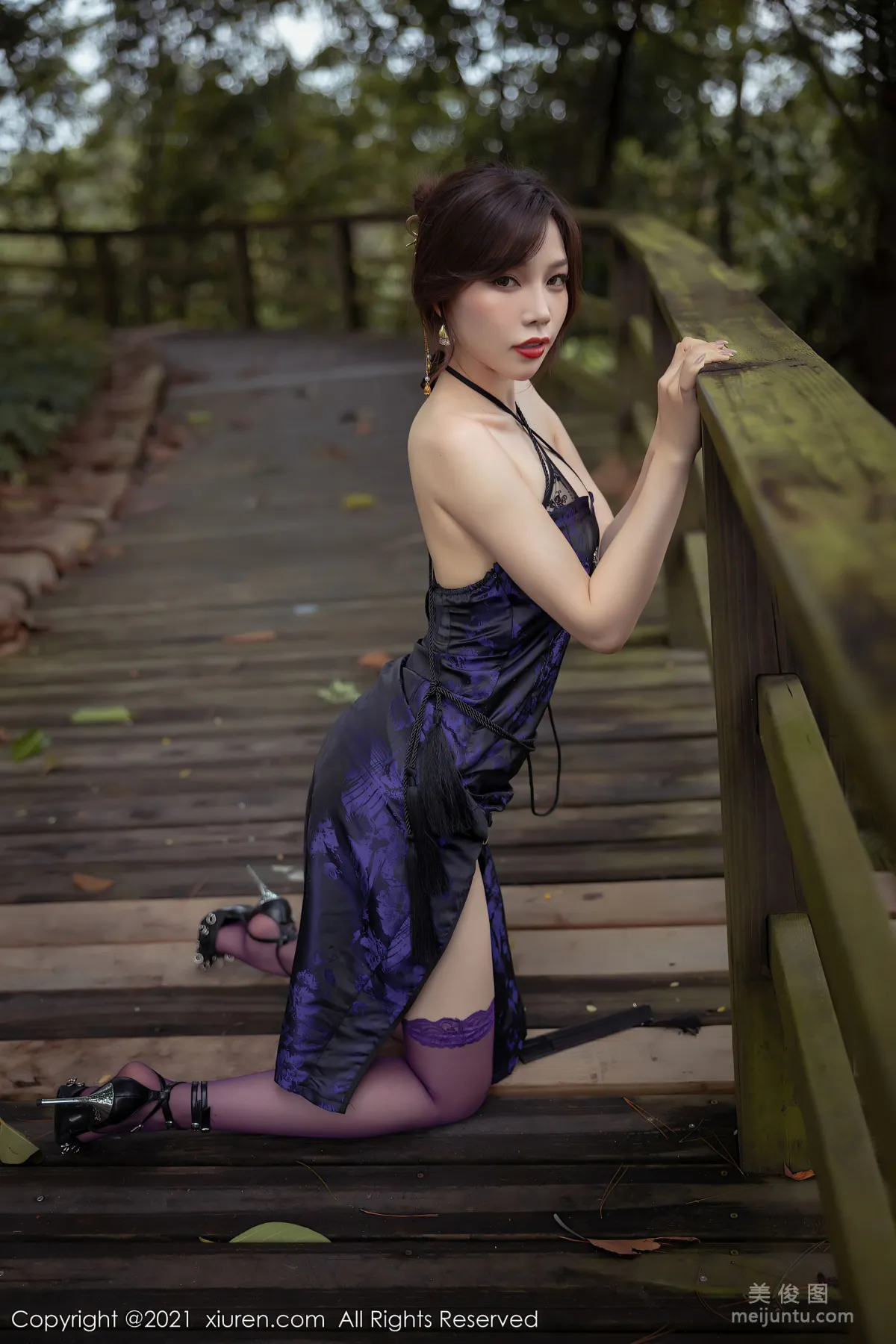 [秀人XiuRen] No.3794 芝芝Booty - 絢麗古典的紫色旗袍 25