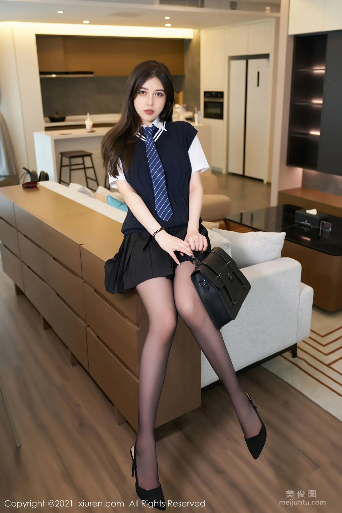 [秀人XiuRen] No.3791 韓靜安 - 帶着清純風格的學苑制服系列 26