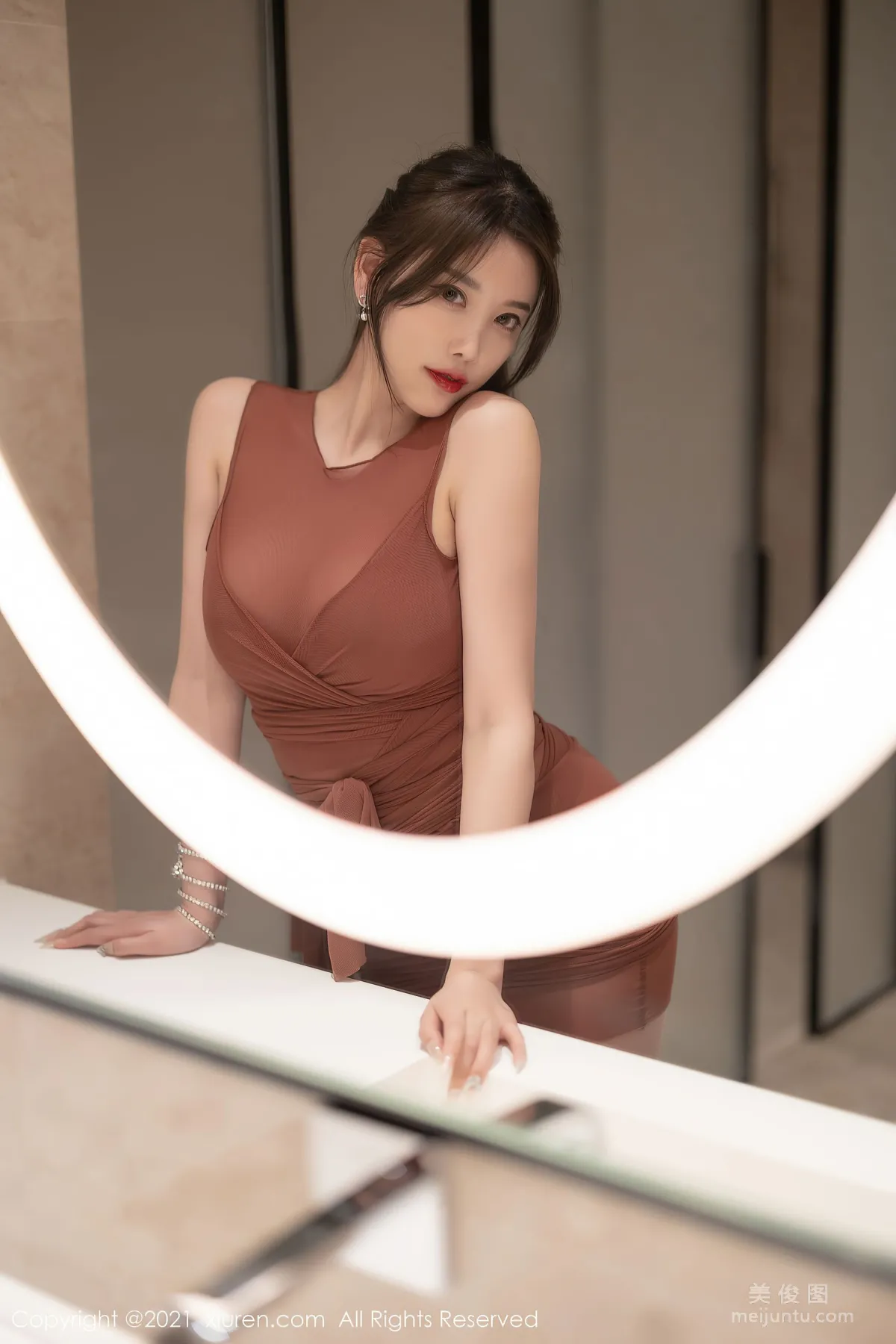 [秀人XiuRen] No.3751 杨晨晨Yome - 轻薄而透的服饰曼妙姿态4