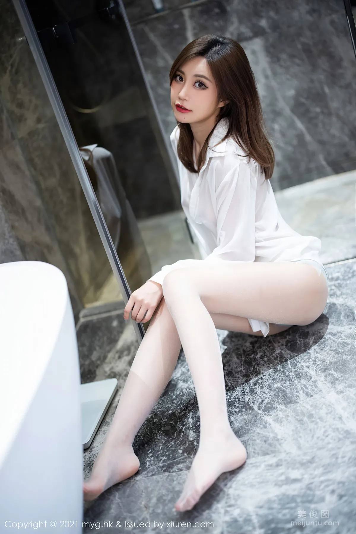 [美媛館MyGirl] Vol.583 绮裡嘉Carina - 經典潔白動人的襯衫與獨特薄荷綠皮裙OL 32