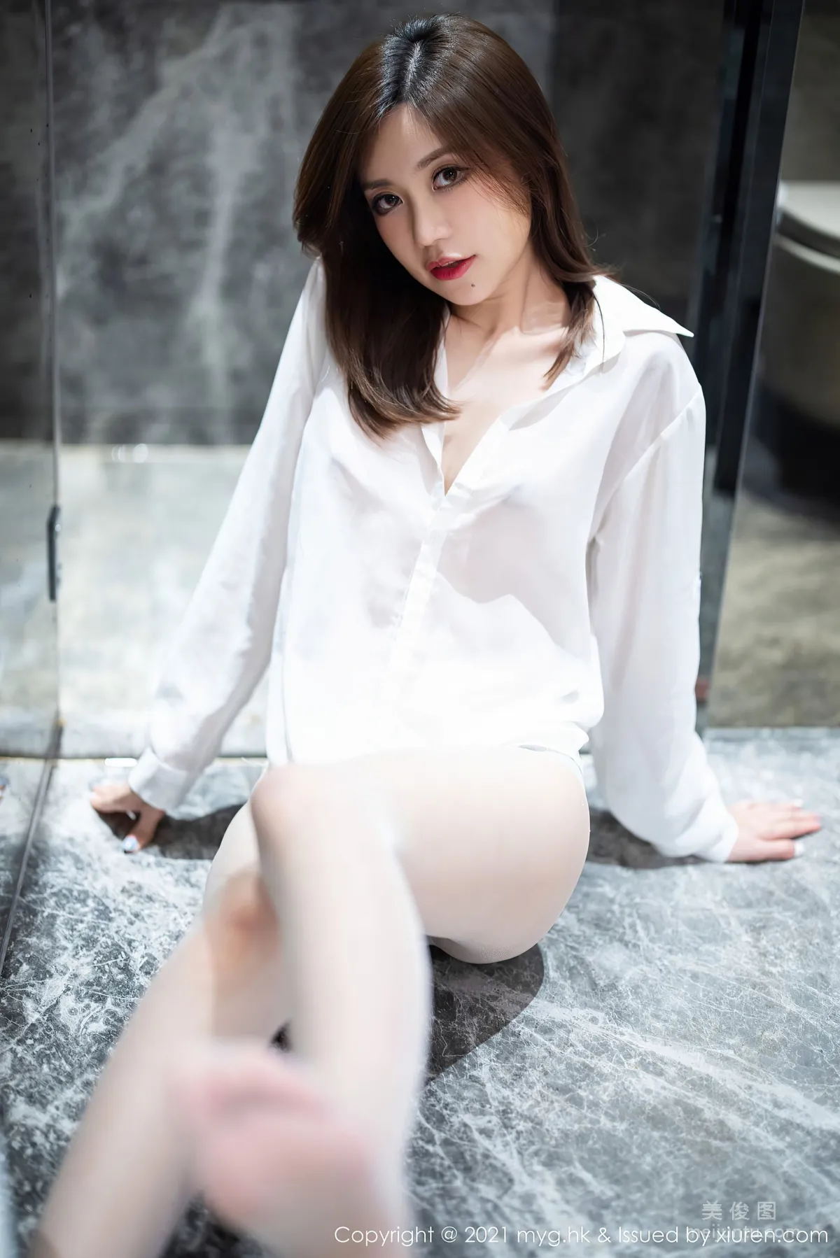 [美媛館MyGirl] Vol.583 绮裡嘉Carina - 經典潔白動人的襯衫與獨特薄荷綠皮裙OL 34