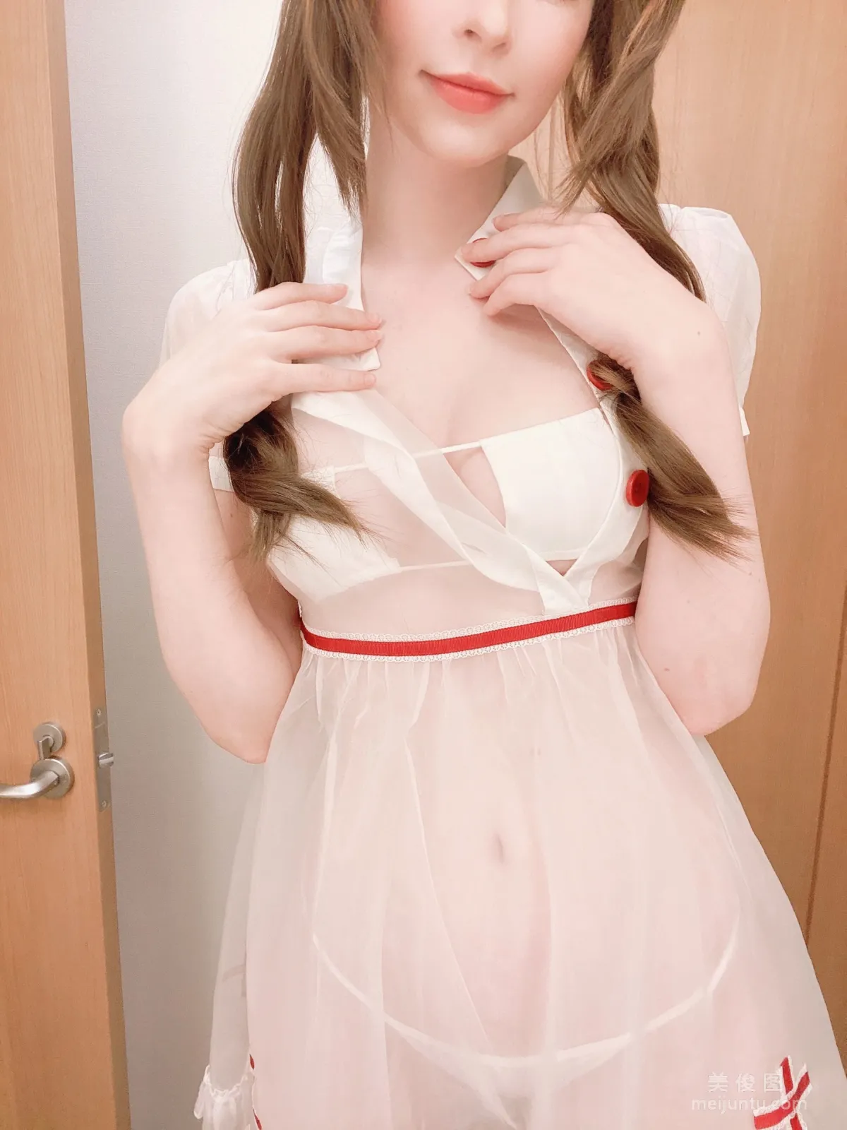 [網紅COSER] Peach milky - 愛麗絲護士 38