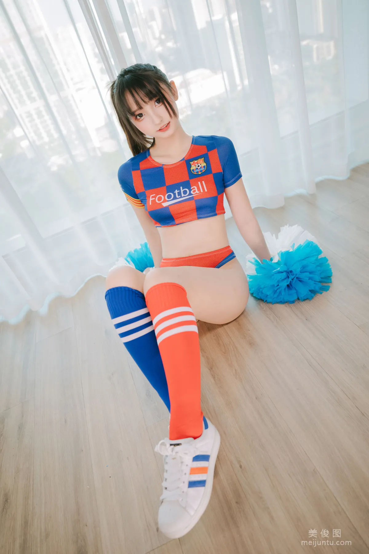 [網紅COSER] 蘿莉神楽闆真冬 之 拉拉隊少女 109