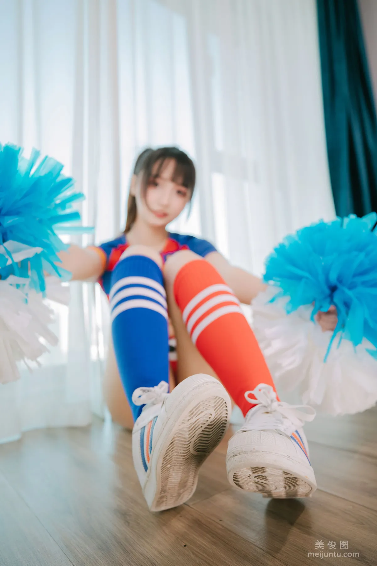 [網紅COSER] 蘿莉神楽闆真冬 之 拉拉隊少女 116