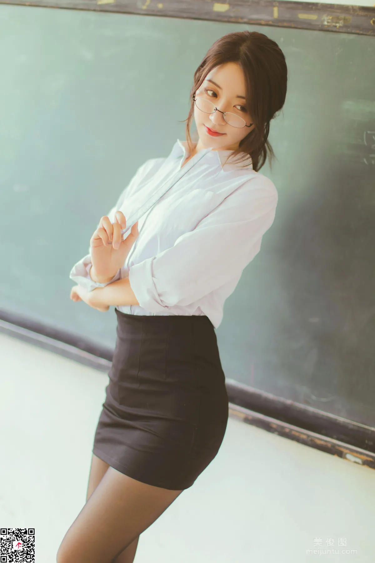 [丽丝映像GIRLISS]  《丝滑情节的教师》 写真集8
