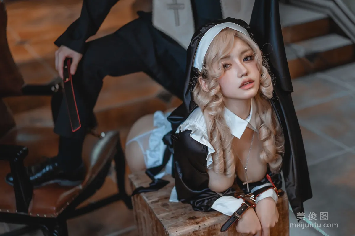 [網紅COSER] 一笑芳香沁寫真 - 神父修女 32