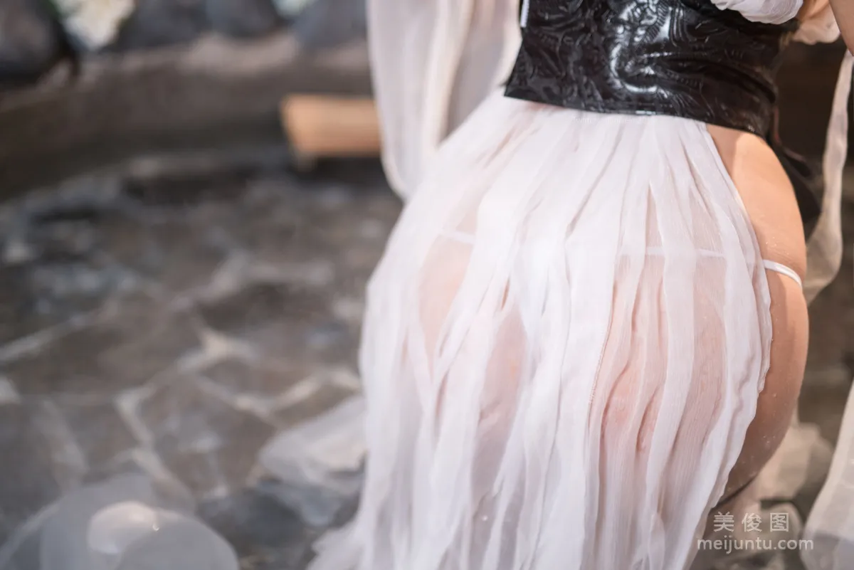 [網紅COSER] 萌系小姐姐-白烨- - 濕身泳裝 46