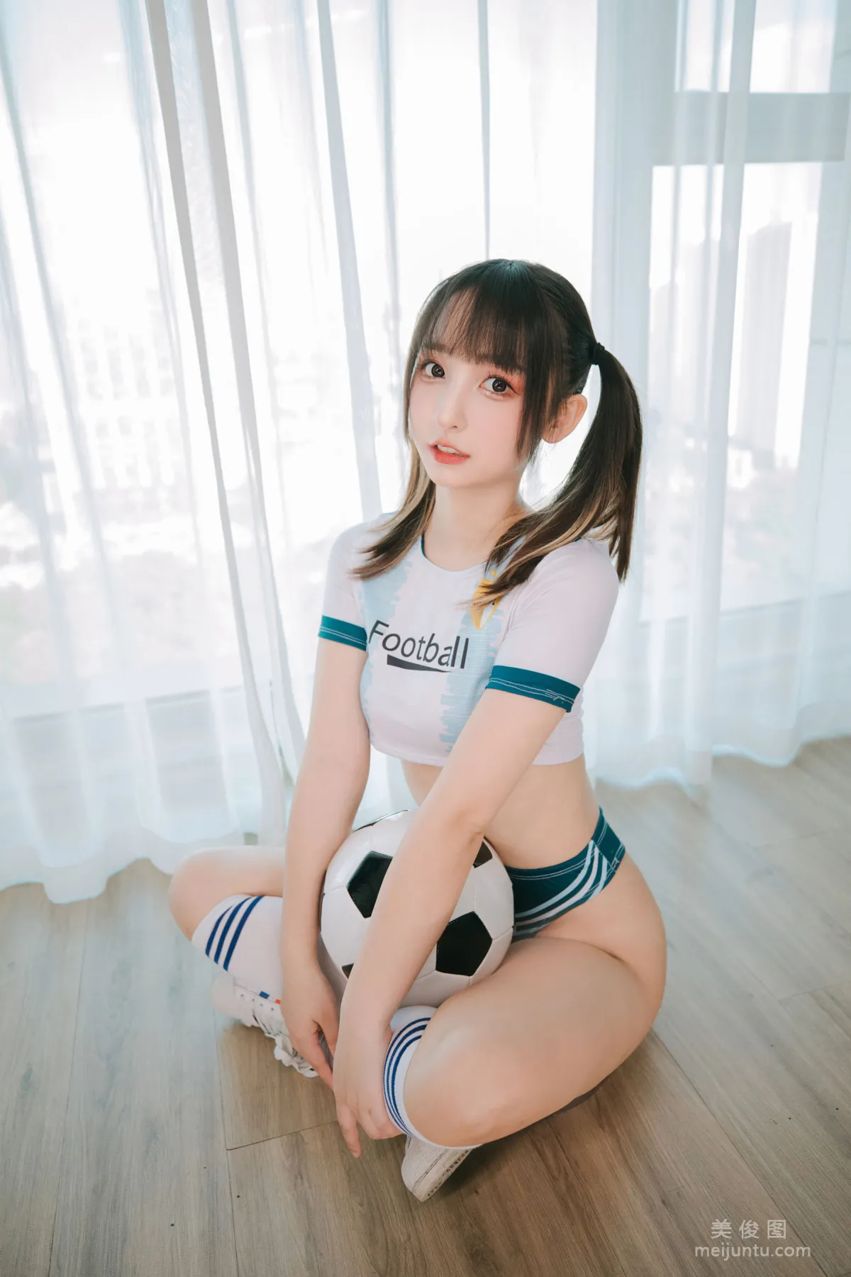 [網紅COSER] 蘿莉神楽闆真冬 之 拉拉隊少女 24