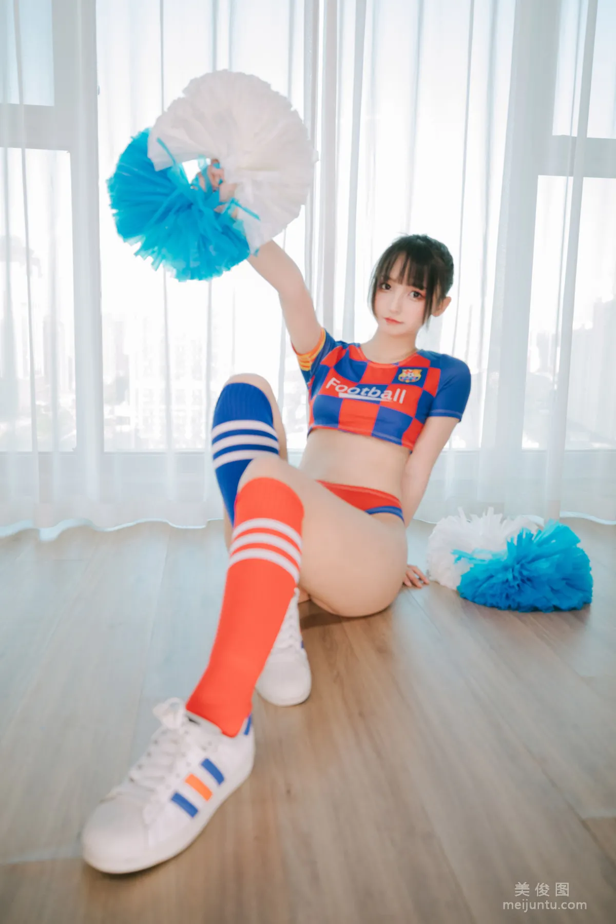 [網紅COSER] 蘿莉神楽闆真冬 之 拉拉隊少女 112