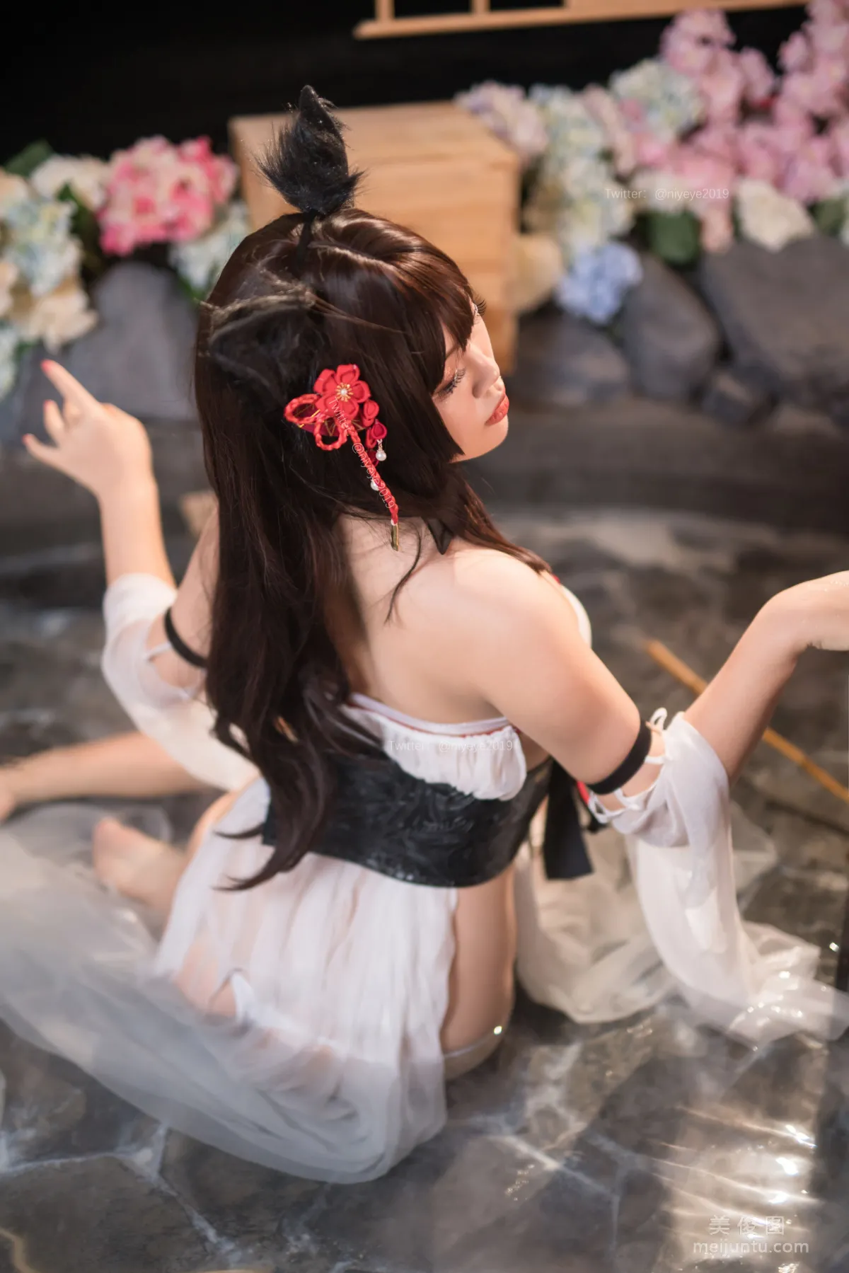 [網紅COSER] 萌系小姐姐-白烨- - 濕身泳裝 45