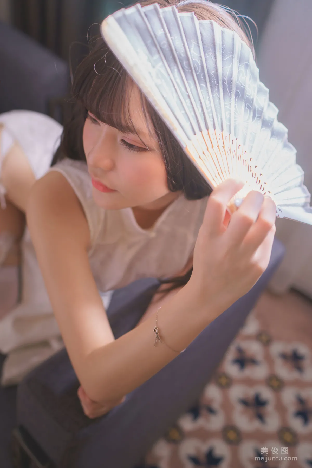 [網紅COSER] 前羽_rr - 白絲旗袍 10