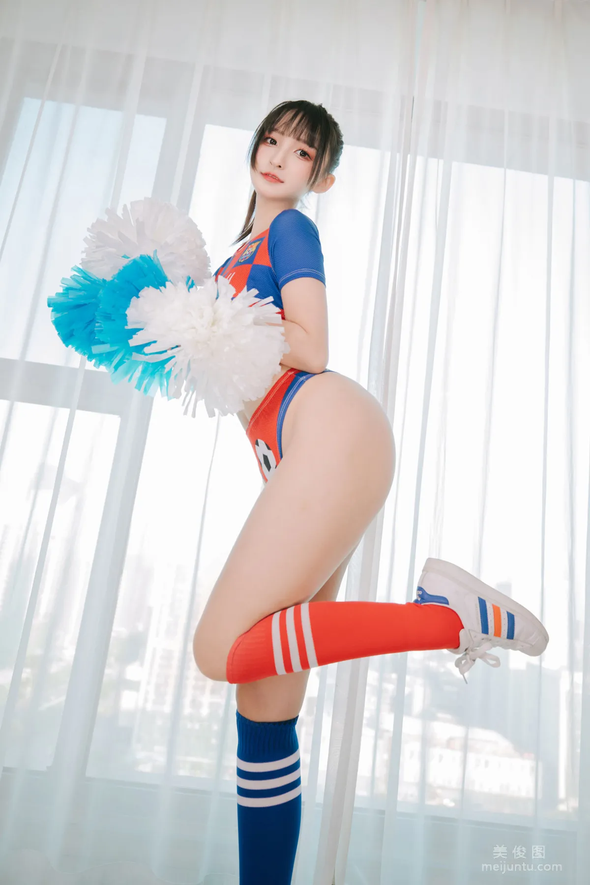 [網紅COSER] 蘿莉神楽闆真冬 之 拉拉隊少女 103