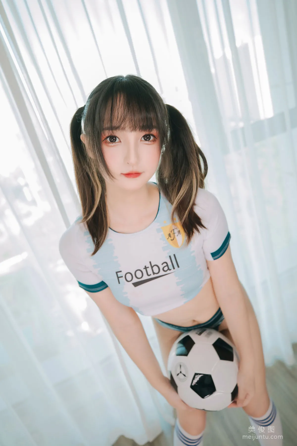 [网红COSER] 萝莉神楽板真冬 之 拉拉队少女1