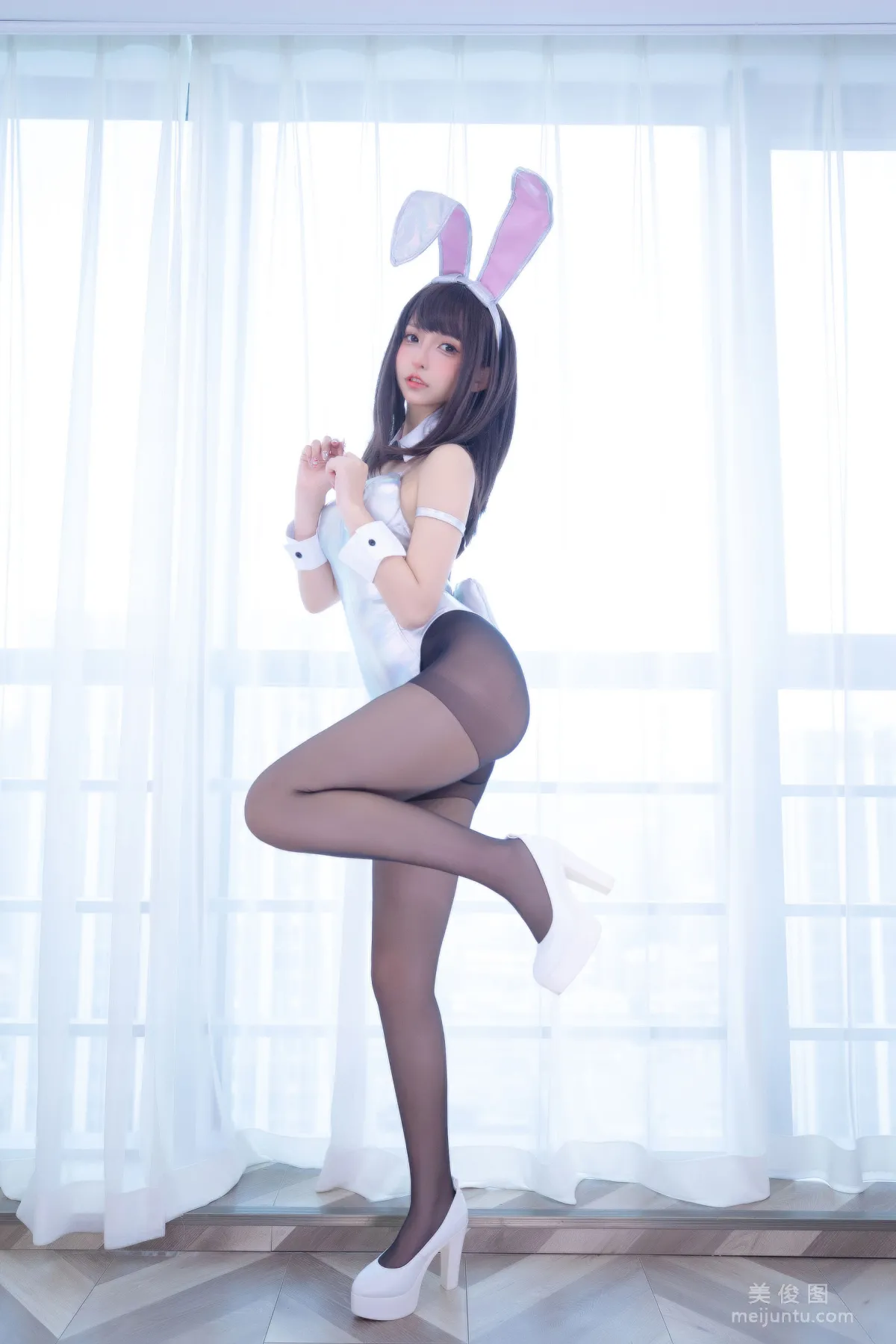 [網紅COSER] 蘿莉神楽闆真冬之バニーバブル 4