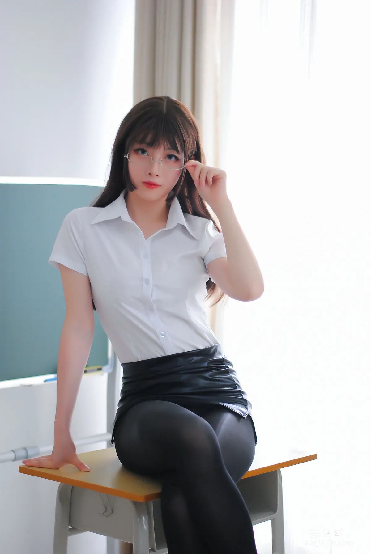 [网红COSER] 白露很白 - OL教室1