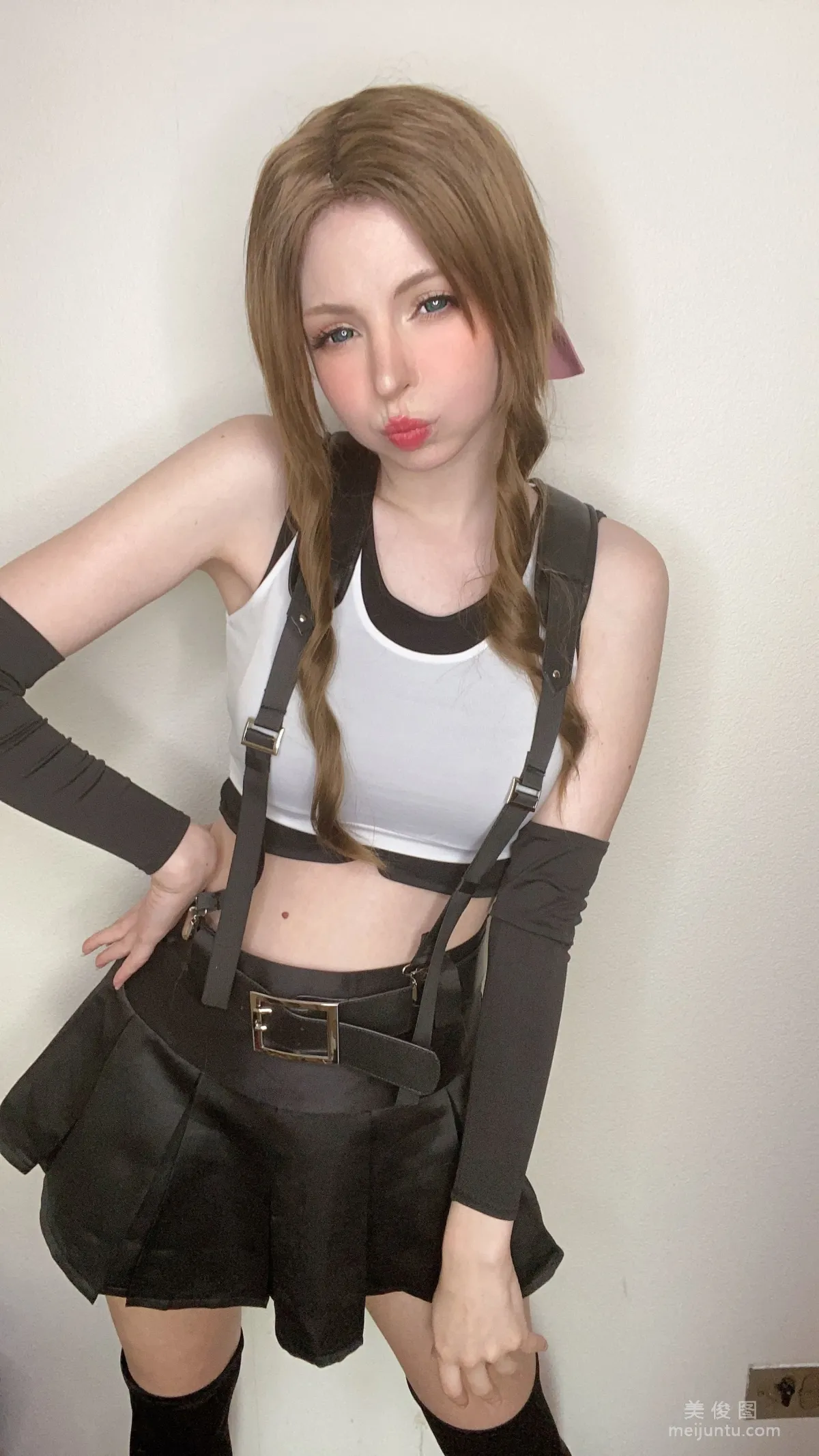 [網紅COSER] Peach milky - Aerith Tifa Swap 44