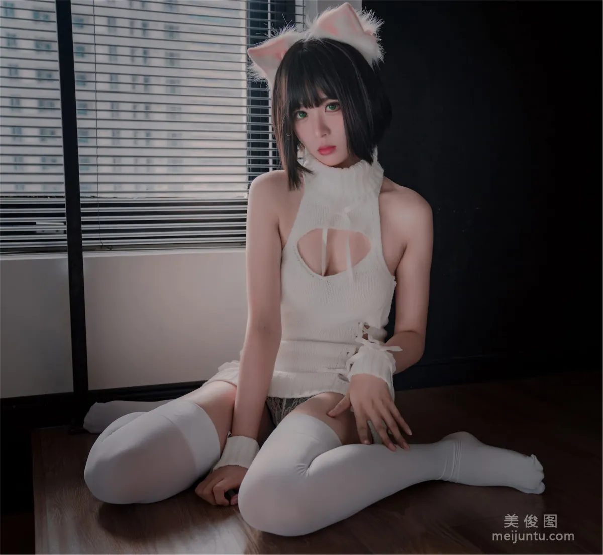 [網紅COSER] 軒蕭學姐 - 貓爪襪 27