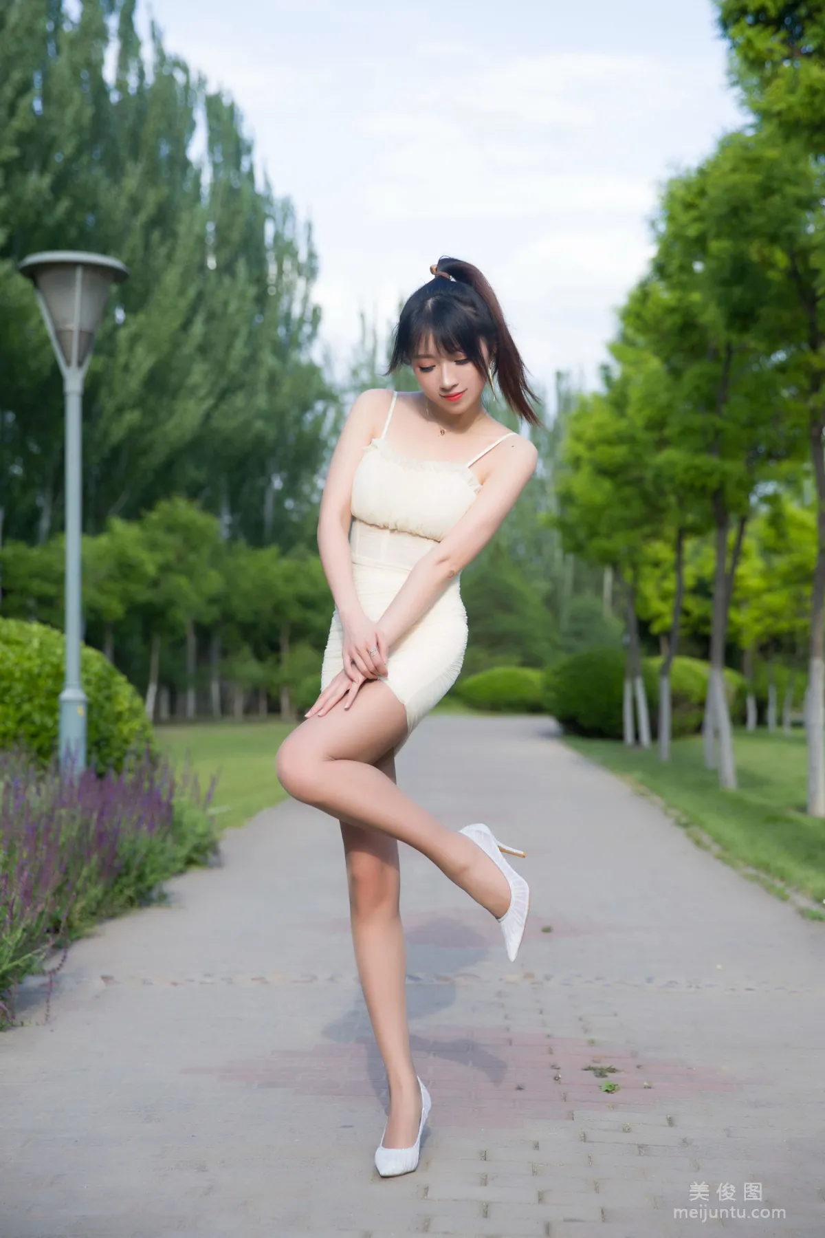[网红COSER] 斗鱼主播小女巫露娜 - 户外小米裙5