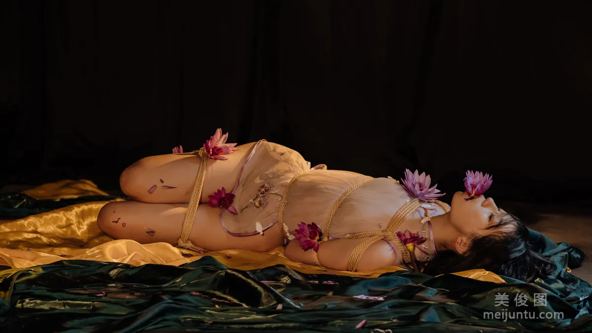 [網紅COSER] 雲溪溪 - 花與繩 11