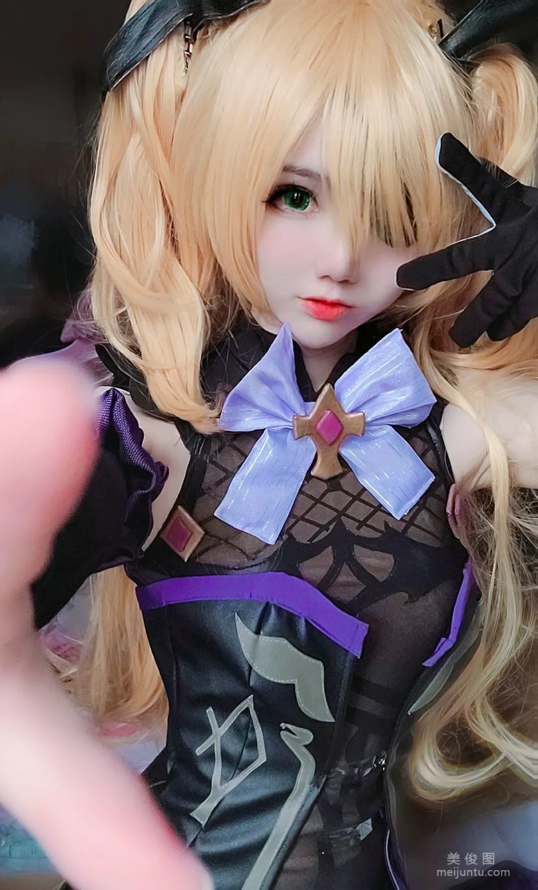 [網紅COSER] Sally Dorasnow - Fischl Selfie 8