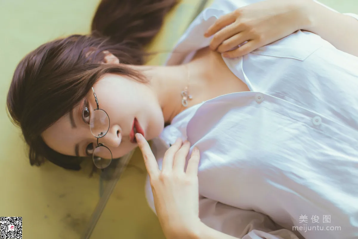 [丽丝映像GIRLISS]  《丝滑情节的教师》 写真集2