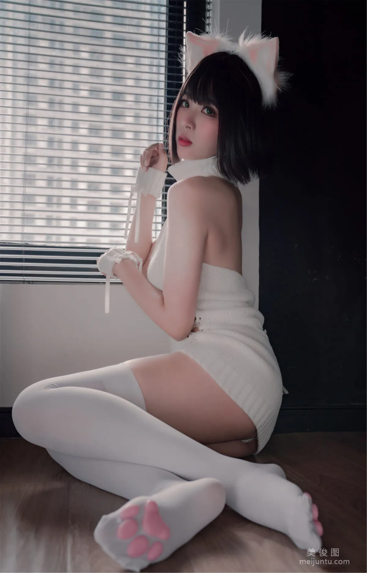 [網紅COSER] 軒蕭學姐 - 貓爪襪 14