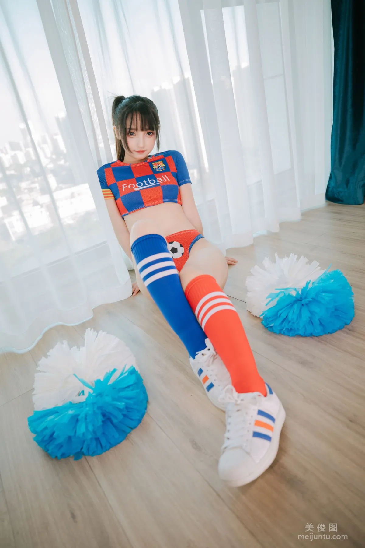 [網紅COSER] 蘿莉神楽闆真冬 之 拉拉隊少女 115