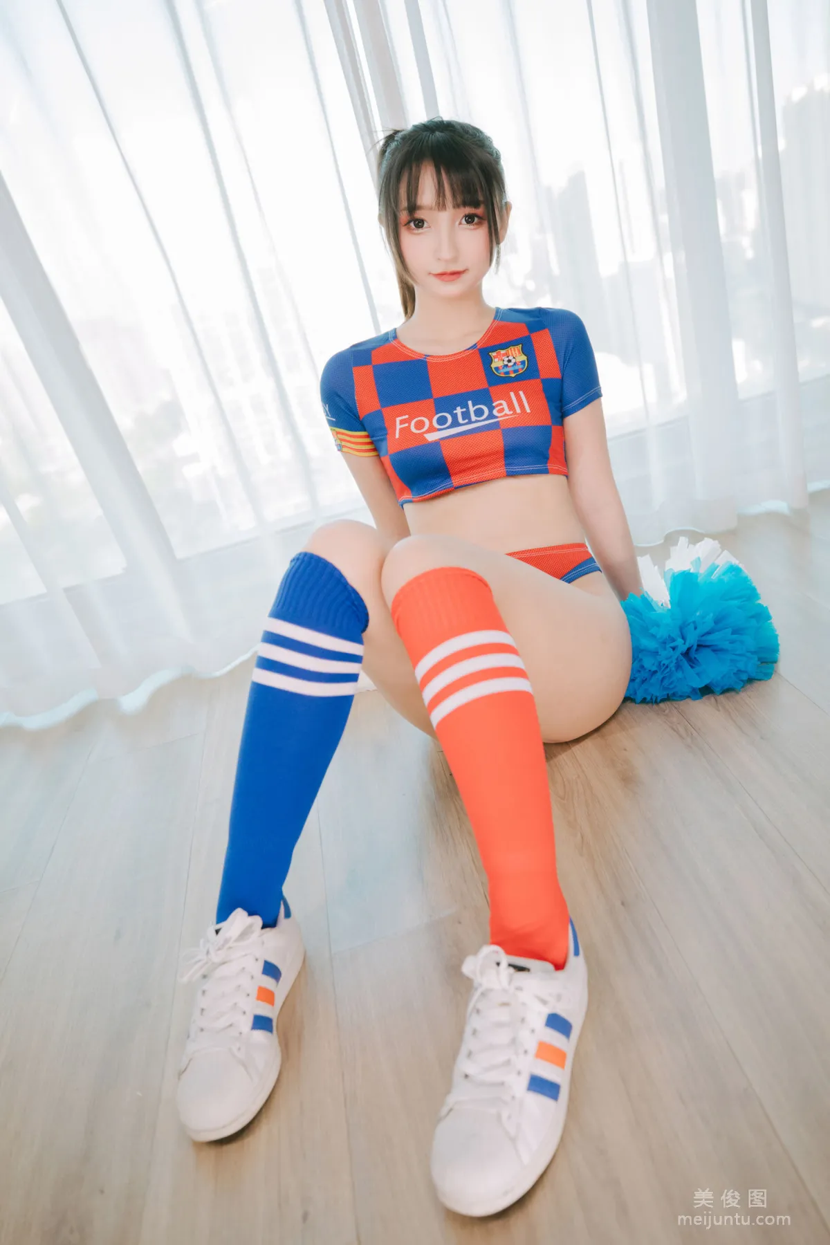 [網紅COSER] 蘿莉神楽闆真冬 之 拉拉隊少女 110