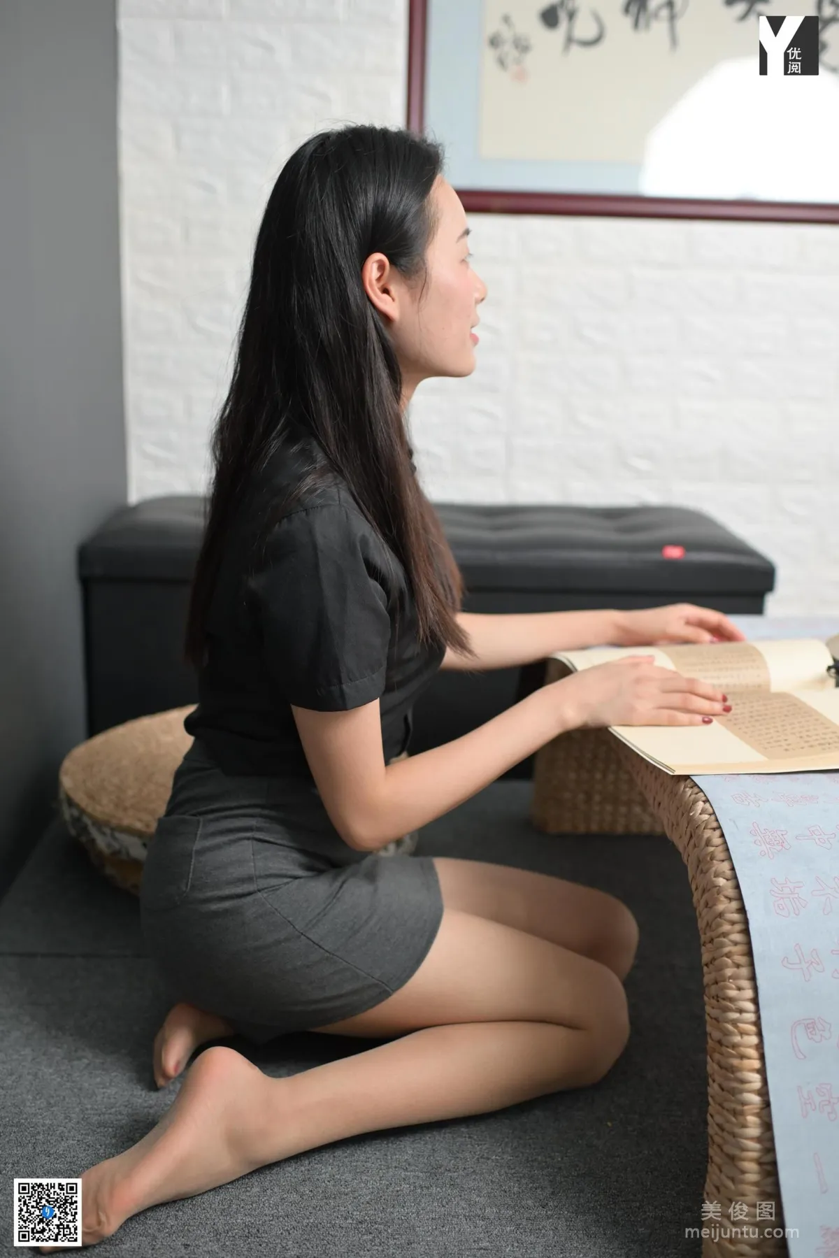 [異思趣向IESS] 模特 小小 《我的書法指導員》 美腿絲足 寫真集 66