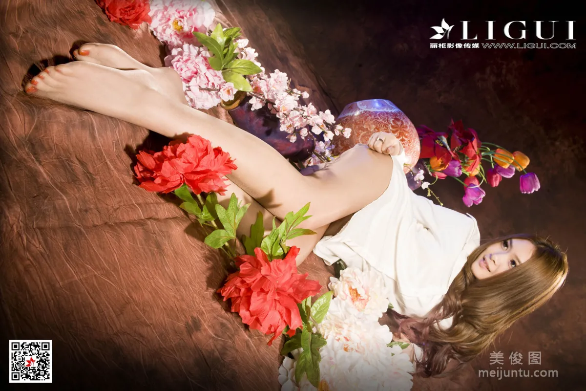 Model 允兒《鮮花玉足》 [麗櫃Ligui] 寫真集 26