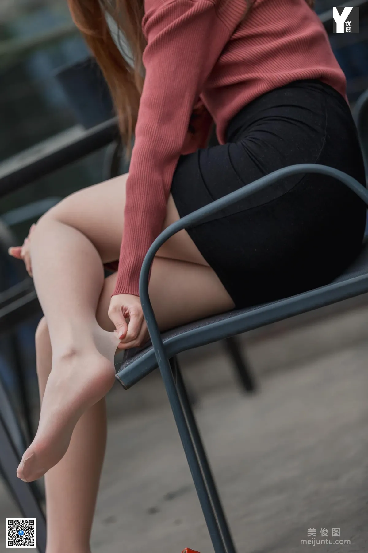[異思趣向IESS] 模特 婉萍 《探密旋轉樓梯》 美腿絲足寫真集 40