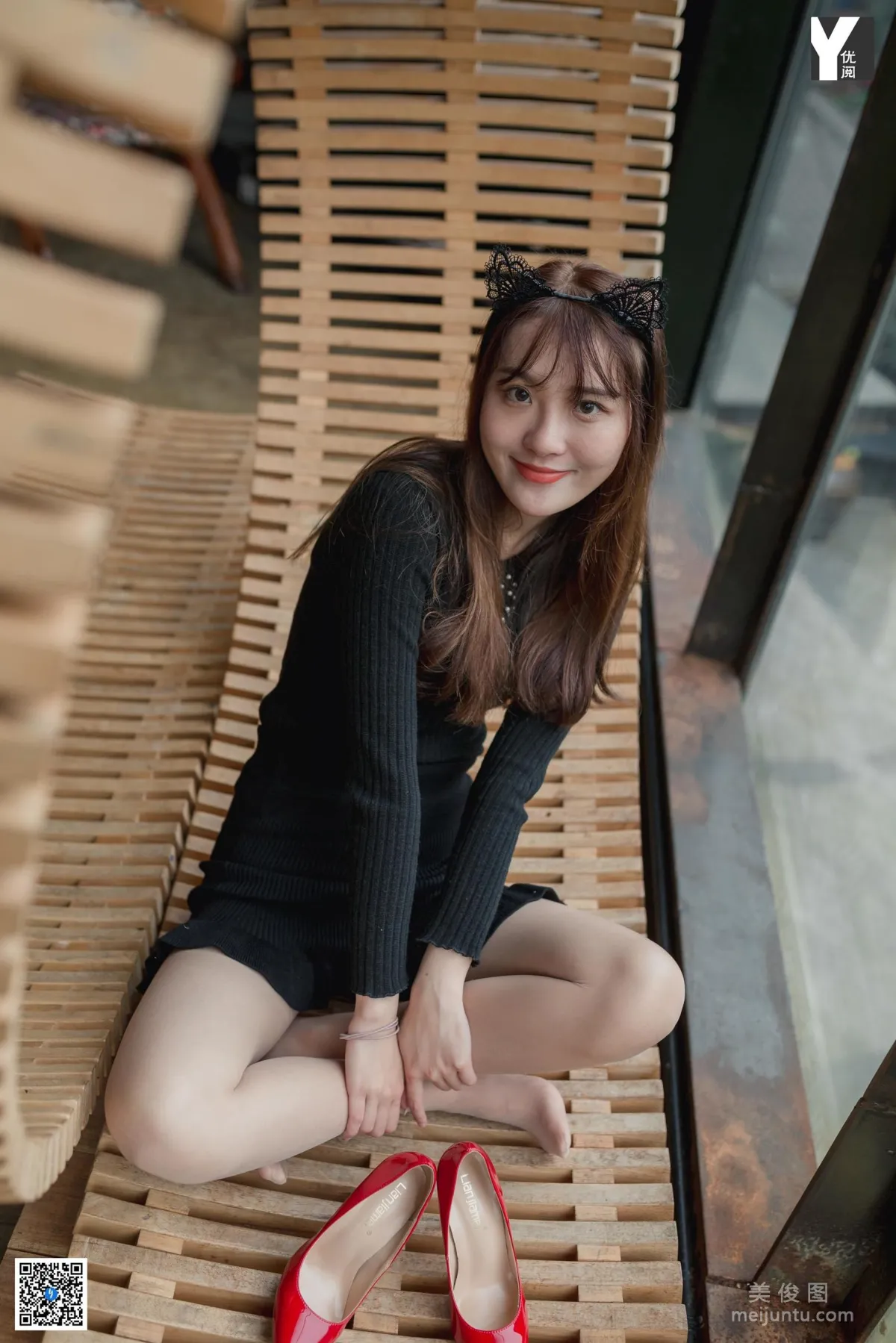 [異思趣向IESS] 模特 婉萍 《鄰居的紅色高跟》 美腿絲足寫真集 66