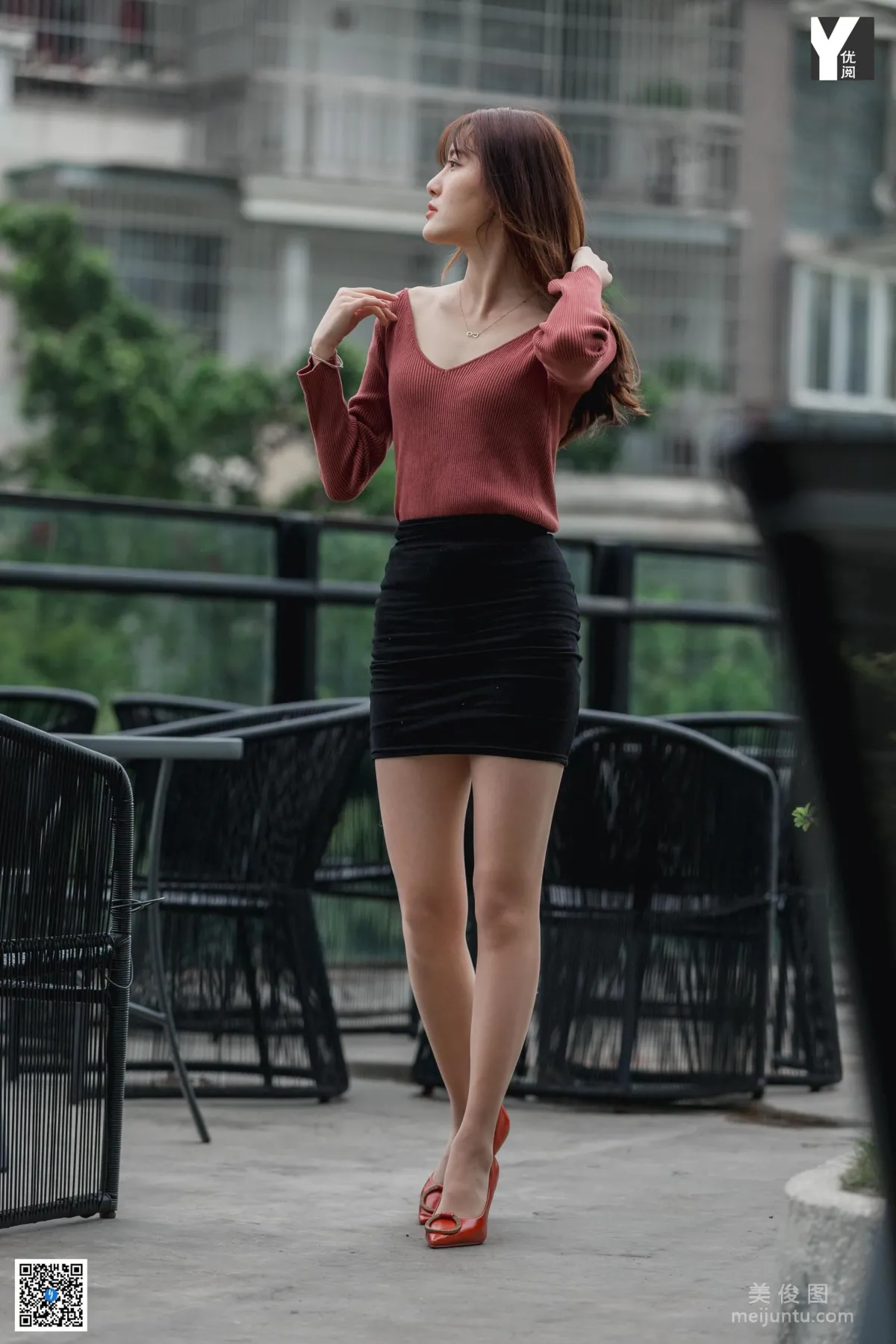 [異思趣向IESS] 模特 婉萍 《探密旋轉樓梯》 美腿絲足寫真集 62