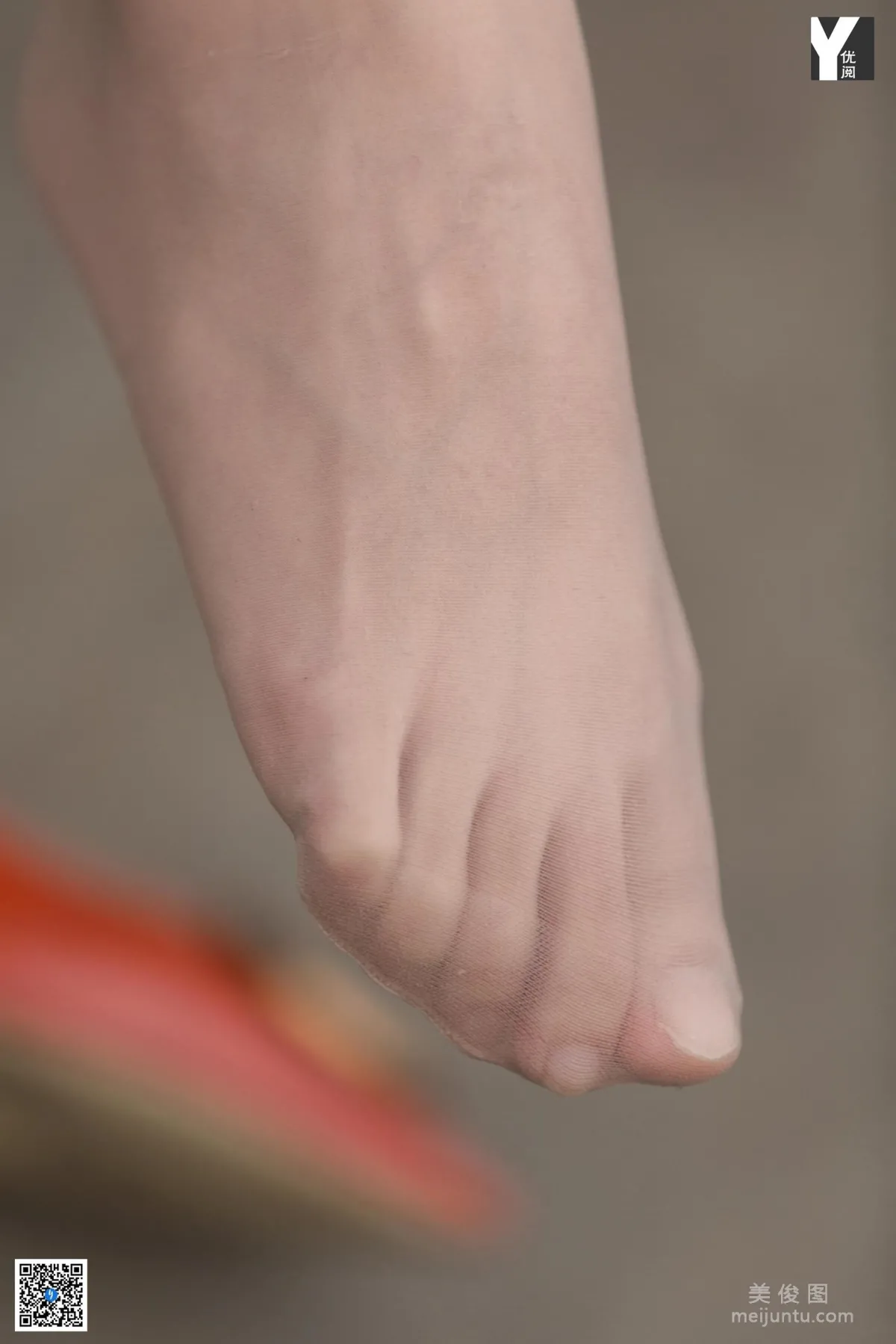 [異思趣向IESS] 模特 婉萍 《探密旋轉樓梯》 美腿絲足寫真集 33